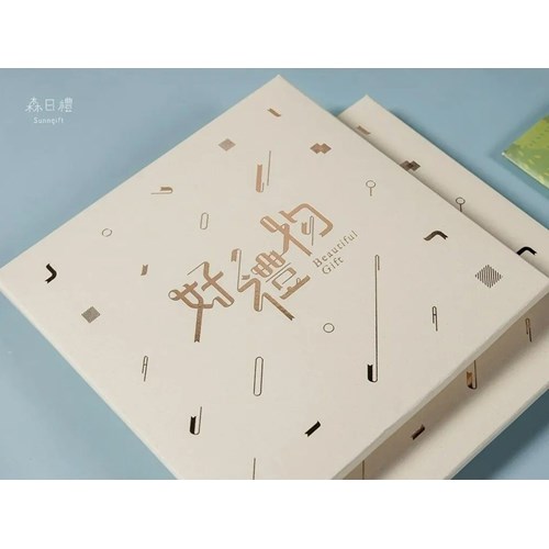 好禮物套書(燙金禱告書+神好愛我們) 封面