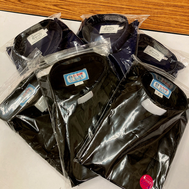 舊版牧師服出清 封面