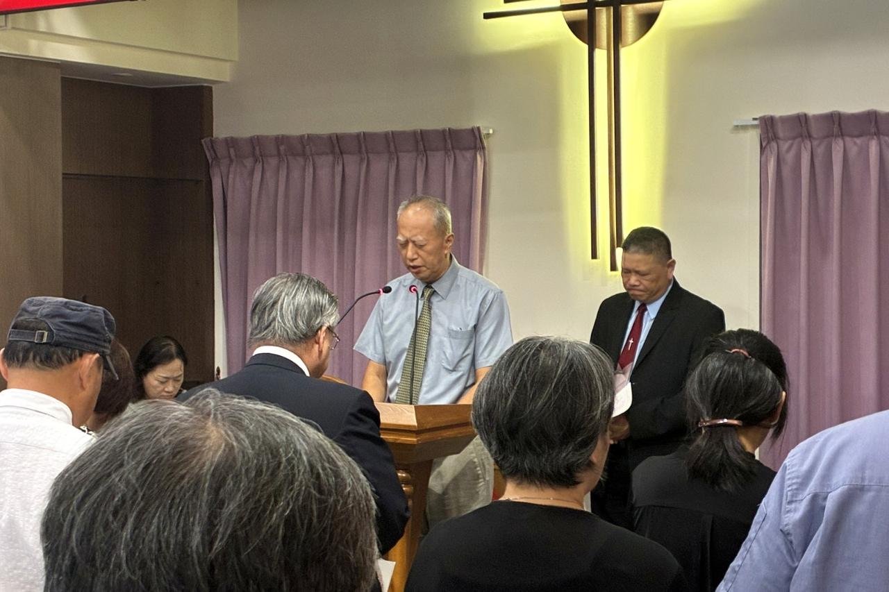 賴正輝牧師禱告