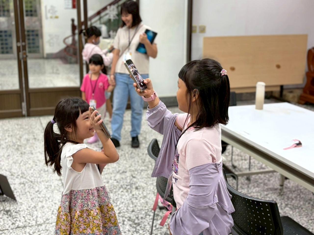 兒童夏令營第一天學習攝影技巧