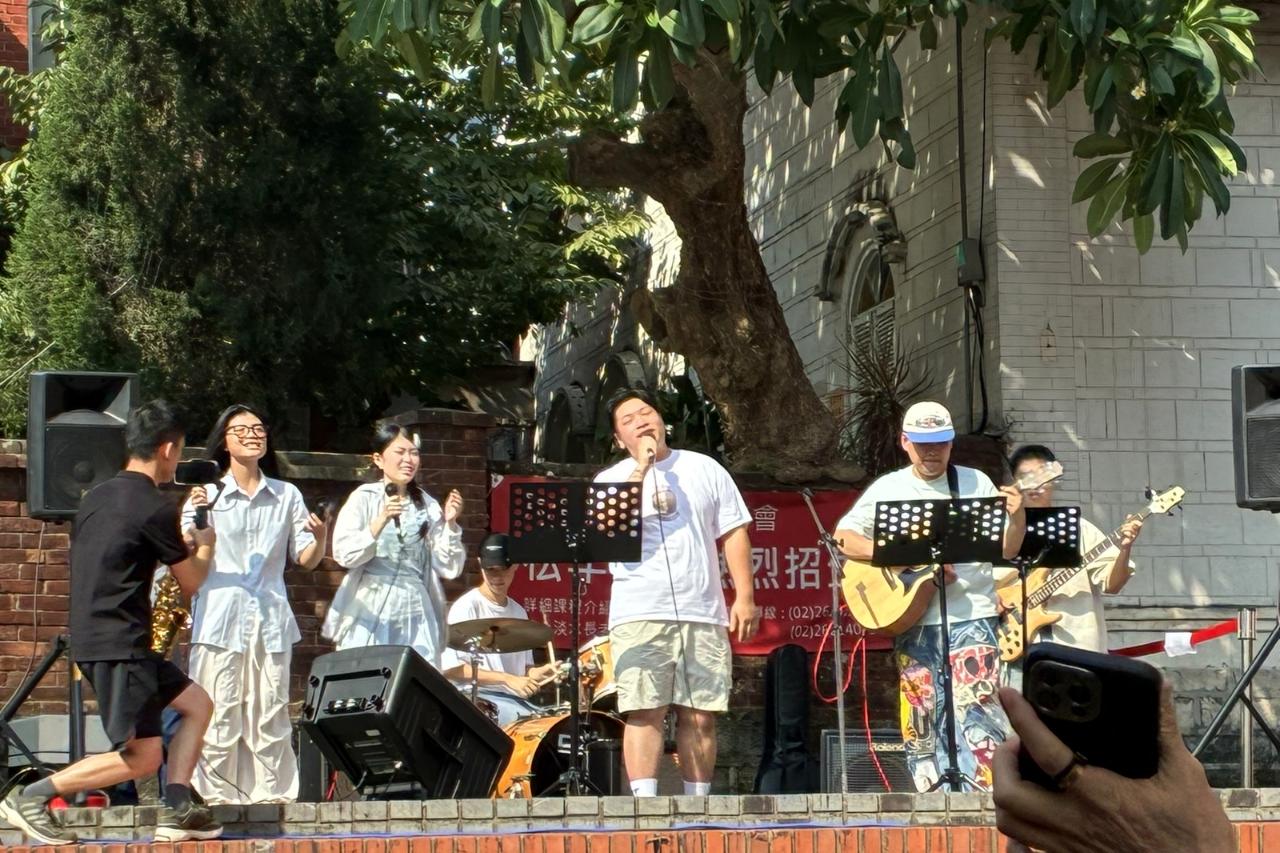 BES樂團演出