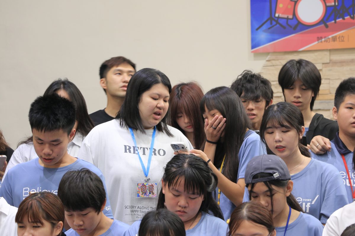 營會尾聲，學員在彼此身旁沉澱這五天的收穫。