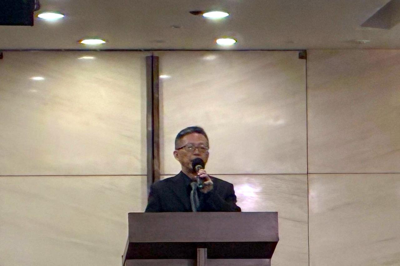 台北基督之家滕光政長老讀經,所讀為箴言二十九章十八節。