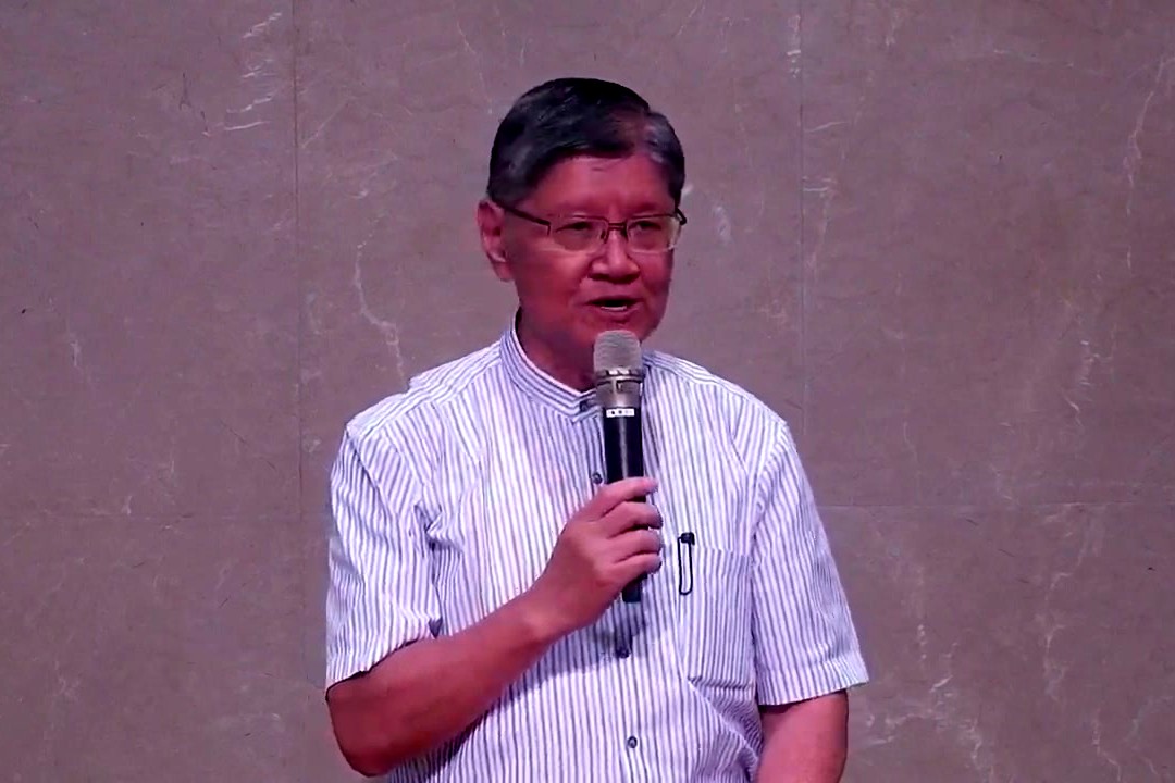 閉會時,杜榮華長老代表籌備小組報告明年聚會日期,並帶領會眾結束禱告