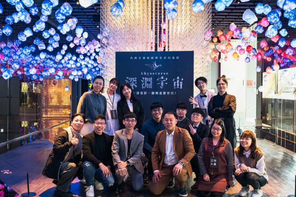 《深淵宇宙》團隊合影-6。活出新人提供